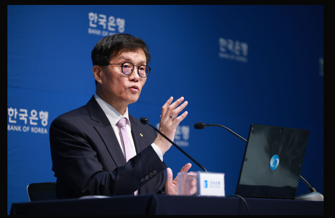 사진= 이창용 한국은행 총재가 11일 오전 서울 중구 한국은행에서 열린 통화정책방향 기자간담회에서 발언하고 있다.
