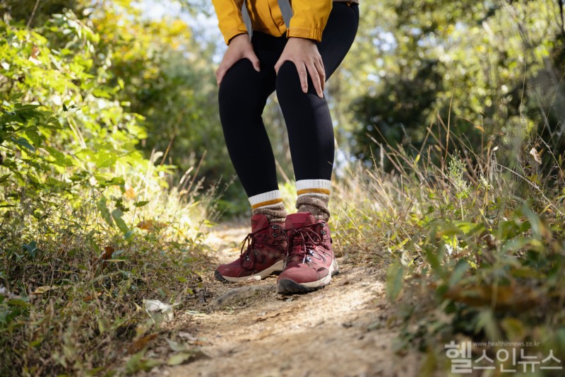 운동 중 다리에 쥐가 날 것 같다면 즉시 운동을 중단하고 다리를 늘려 스트레칭 해주는 것이 좋다. / 사진출처=클립아트코리아