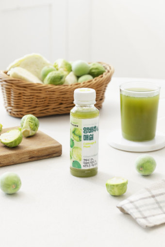 국내산 양배추에 상큼한 매실을 블렌딩한 풀무원녹즙 ‘양배추&매실. ⓒ풀무원녹즙