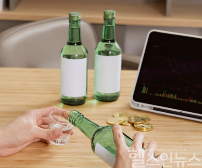 '술방' 콘텐츠의 유행으로 청소년 음주 조장 문제가 심각한 것으로 나타났다. (클립아트코리아)