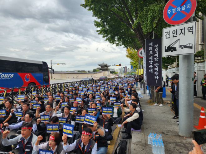 14일 전국사무금융서비스노동조합 MG손보지부는 서울 광화문 금융위원회 앞에서 'MG손해보험지부 총파업 결의대회'를 개최했다.=양민호 기자
