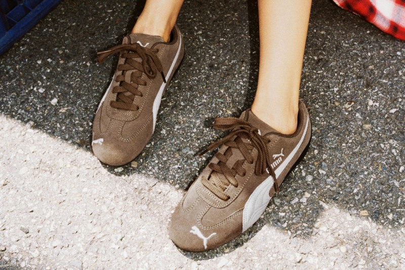 푸마 스피드캣 아카이브 오트커피 컬러 착용한 모습 (무신사 제공)