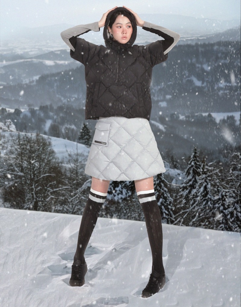 다이아몬드 퀄팅 다운 점퍼와 스커트 (더블플래그 제공)