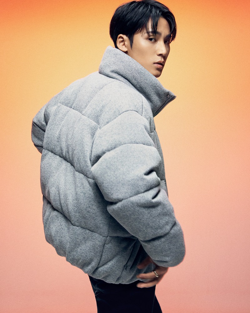 스탠드 칼라 다운 재킷 (CK 제공)