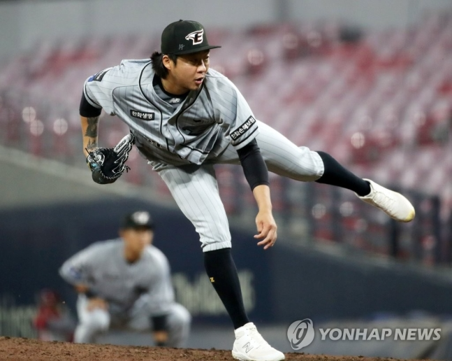 투구하는 김범수