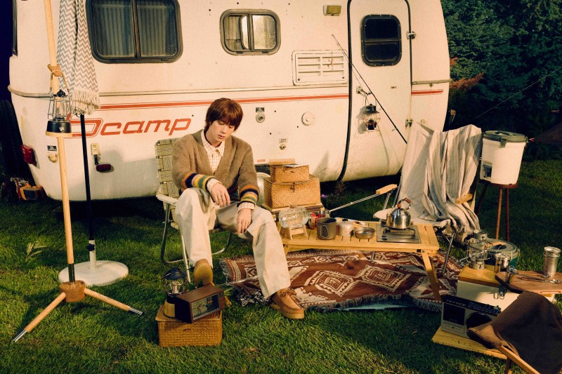 방탄소년단 진, 신보 콘셉트 포토 ‘Journey’ 버전 공개…‘월드와이드 핸섬’의 귀환