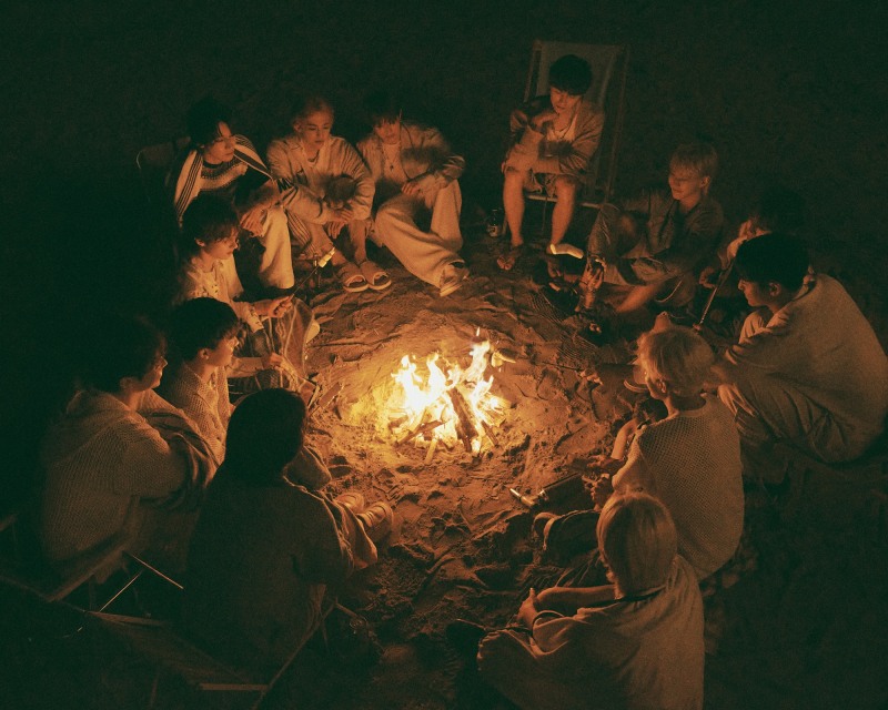 세븐틴, 상반기 음반 차트 정상 이어 연간 판매량 1위 ‘성큼’