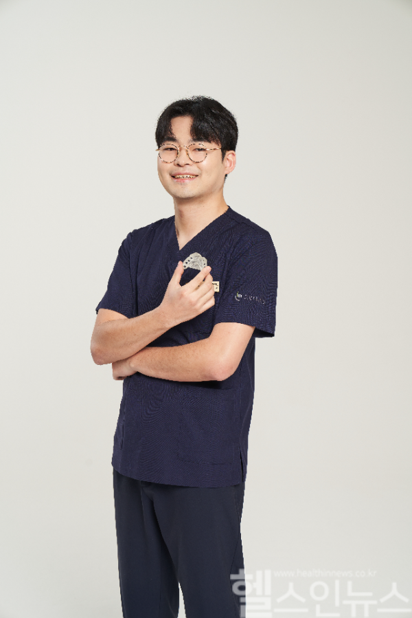 고르다치과의원 부산점 강용욱 대표원장