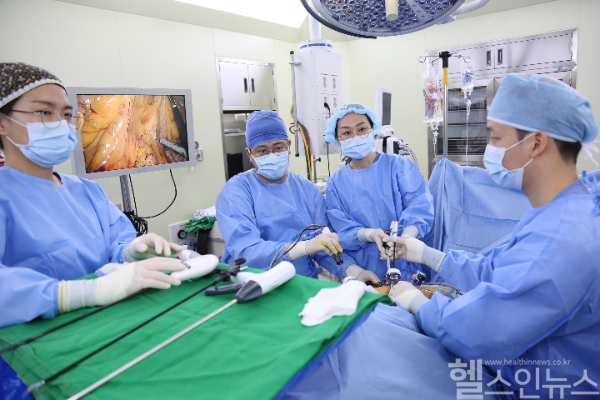 중앙대병원 암센터 박병관 대장항문외과 교수 수술사진 (중앙대병원 제공)