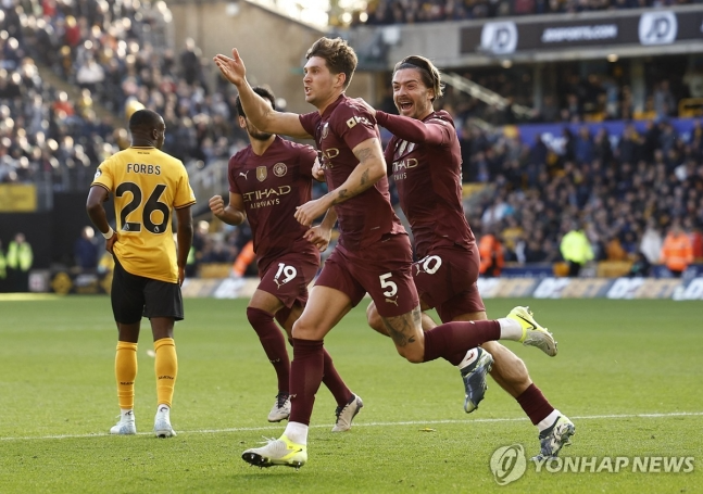 기뻐하는 맨체스터 시티 선수들