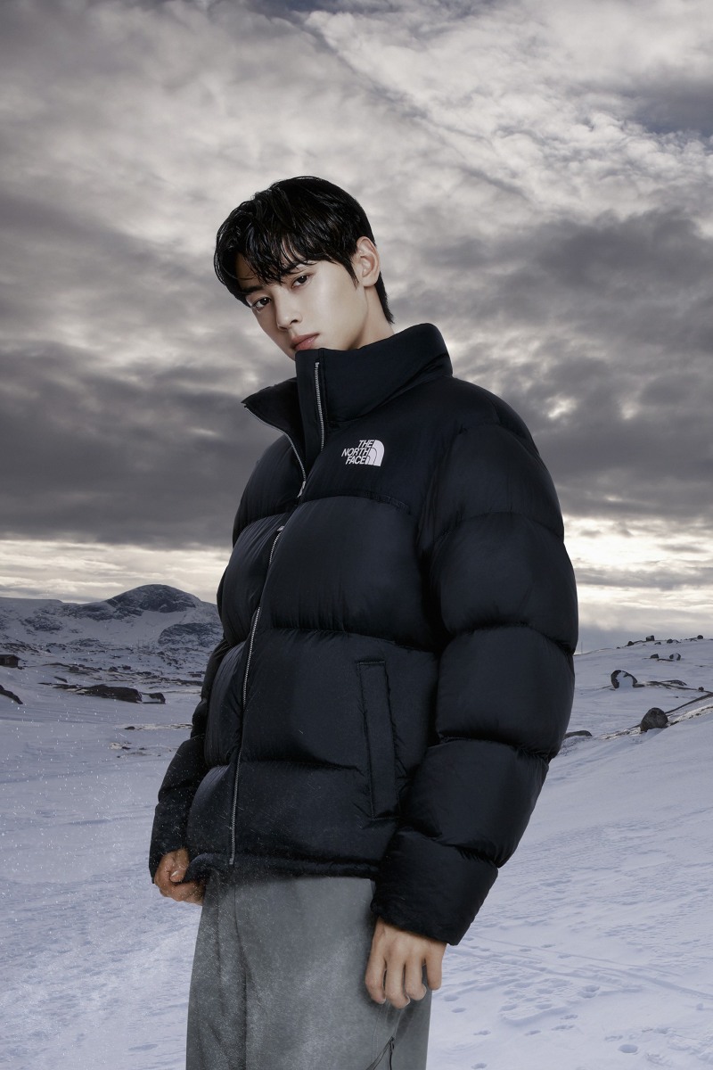 노스페이스의 클라우드 눕시 재킷을 입은 차은우 (노스페이스 제공)