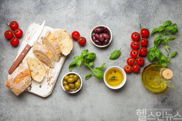 신장 기능 저하로 고칼륨혈증 위험이 높은 만성 신장병 환자들에게 지중해식 식단이 대사성 산증 관리에 도움이 될 수 있다는 연구 결과가 밝혀졌다. (클립아트코리아)