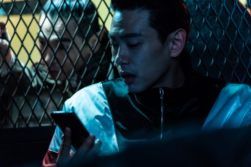 “짧지만 강하다” ‘더러운 돈에 손대지 마라’ 유태오, 광기 가득 치명적 킬러로 ‘美친 열연’