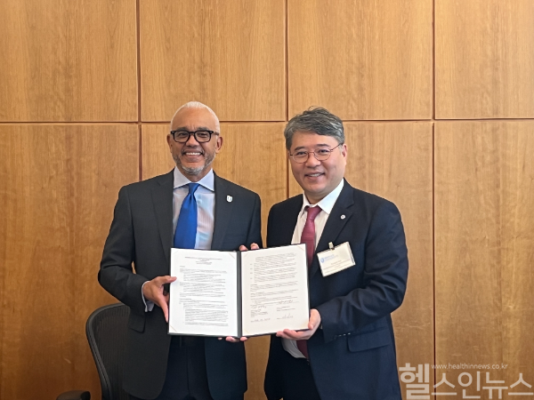 브렌트 크리테(Brent Chrite) 벤틀리대학교 총장(좌), 구성욱 강남세브란스병원장(우) (강남세브란스병원 제공)