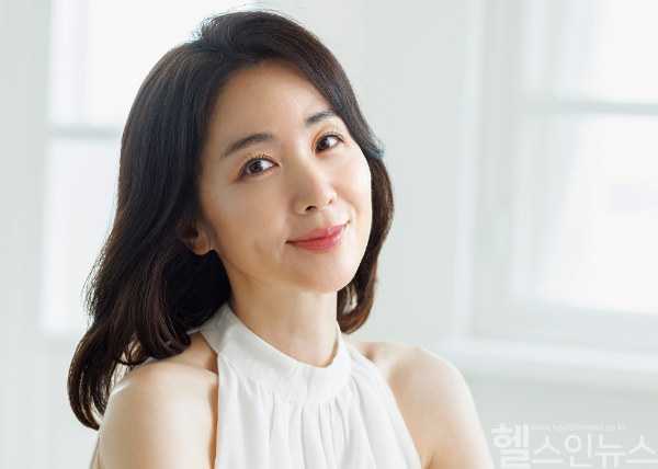 베개 자국이 오래 가고 상처가 잘 회복되지 않는다면, 피부 노화가 시작됐다는 신호! 항산화 식단과 생활 습관 실천해야 (클립아트코리아)