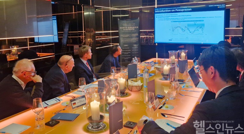 미국·유럽 소화기 전문의들이 펙수클루 최신지견을 공유하고 있다. (대웅제약 제공)
