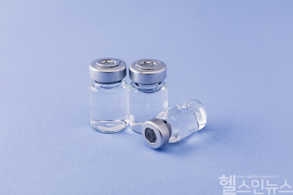 코로나19 백신이 코 조직에 기억 T세포를 유도해 중증으로 악화되는 것을 억제하고 코에서 약 1년 이상 존재하는 것으로 밝혀졌다. (클립아트코리아)