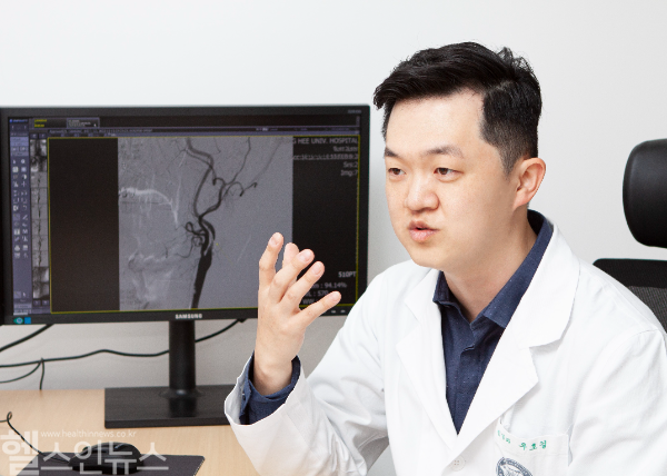 우호걸 경희대병원 신경과 교수가 뇌졸중에 대해 설명하고 있다. (경희의료원 제공)