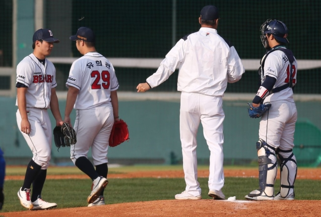 〈2013 KS〉 내려가는 유희관