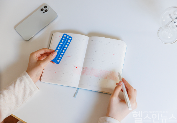 경구피임약, 세대 별로 성분과 특징 다 달라... 우려되는 부작용 걱정을 줄일 수 있는 방향으로 선택하는 게 바람직. 의료진과 상의 필요한 경우도 있어 (클립아트코리아)