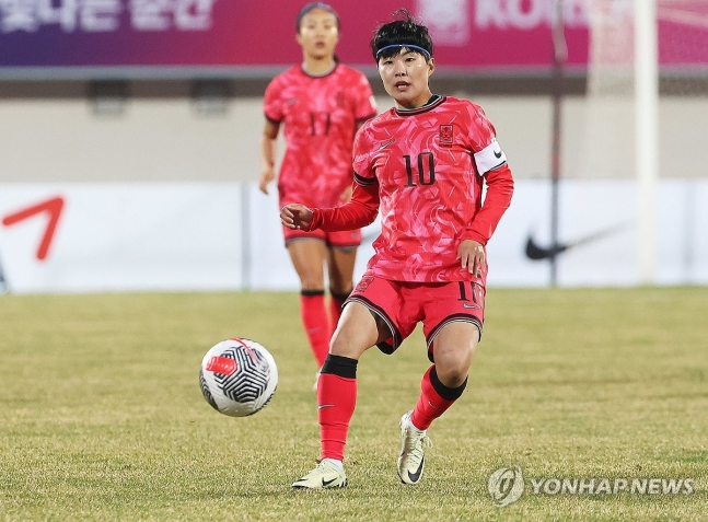 패스하는 지소연