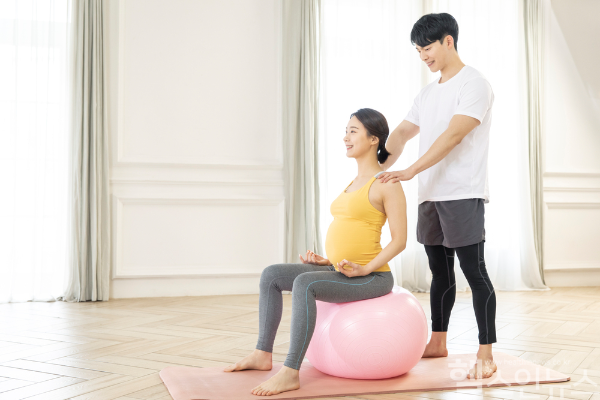 보건복지부와 한국건강증진개발원이 임신부의 건강한 임신기와 출산 준비를 위해 '건강을 위한 올바른 임신부 신체 활동 프로그램'을 개발했다. (클립아트코리아)