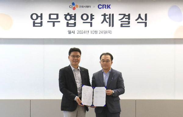 왼쪽부터 CJ프레시웨이 강연중 FD사업본부장, CRK 고종원 부사장