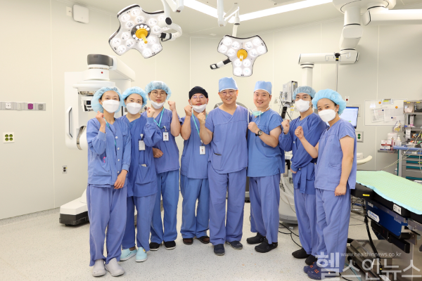 첫번째 다빈치SP 단일공 수술을 마친 중앙대광명병원 의료진 (중앙대광명병원 제공)