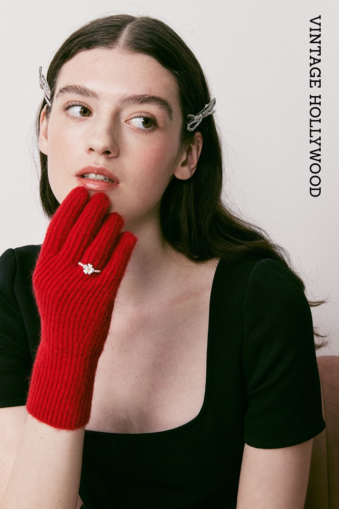 장갑을 끼면 악세사리를 착용할 수 없다는 단점을 해결한 제품이다. (빈티지헐리우드 제공)