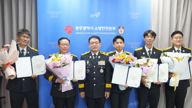 10월 우수소방인들이 기념 사진을 찍고 있다. ⓒ 광주시