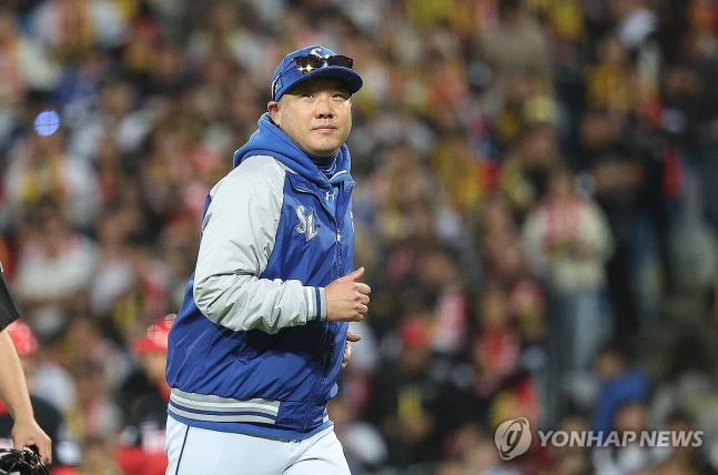 그라운드 달리는 박진만 감독