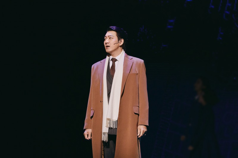 송일국, 뮤지컬 ‘애니’로 보여준 끝없는 가능성…무대 가득 채운 열정