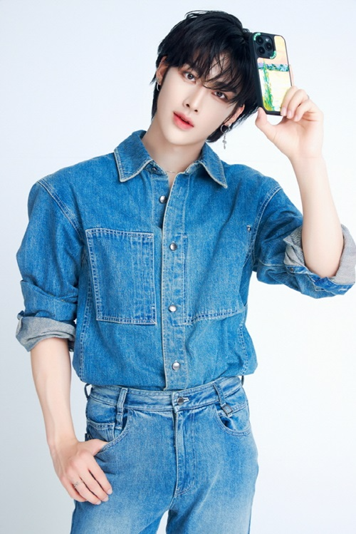 아이쿨(iCOOL), 제로베이스원과 함께한 숨멎 비주얼 광고 비하인드컷 공개