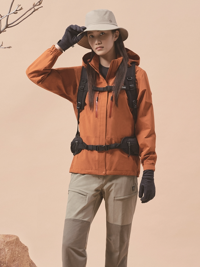 레드페이스 단풍 산행룩 (레드페이스 제공)