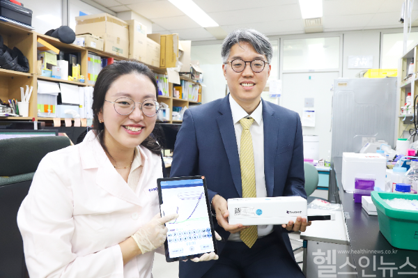 (왼쪽부터)제1저자 송자연 성균관대 교수, 연구책임자 강태준 생명연 박사 (한국생명공학연구 제공)