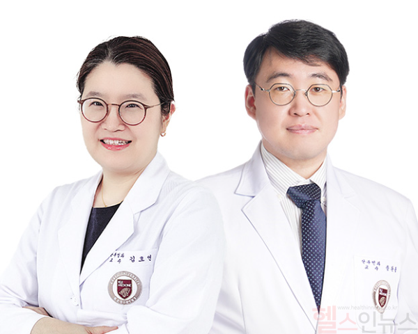 (왼쪽부터) 김호연 고대안산병원 고위험산모신생아통합치료센터장, 송관흡 산부인과 교수 (고대안산병원 제공)
