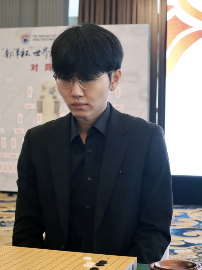 신진서 9단이 난양배 월드바둑 결승에 진출했다.