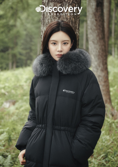 디스커버리 익스페디션 고윤정 ‘켈리 구스다운 패딩’ 화보 (사진 제공=디스커버리)