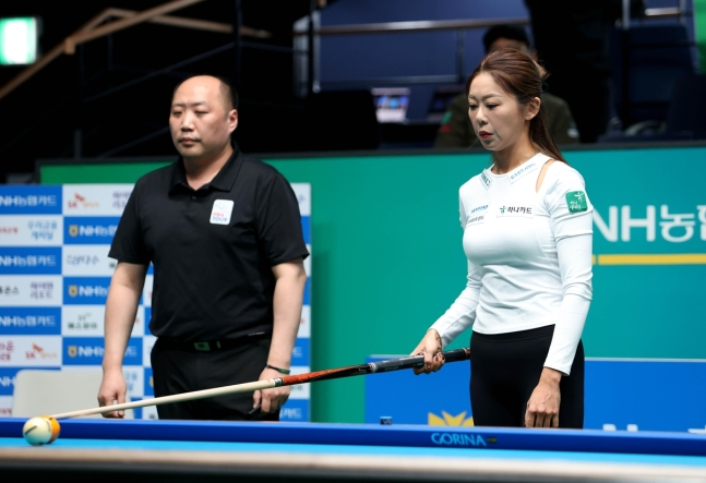 LPBA 23연승 신기록을 세운 김가영(오른쪽)