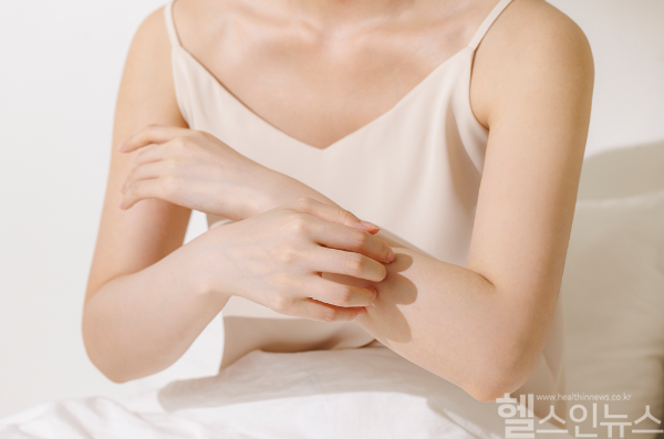 단순 피부질환으로 생각하기 쉽지만 의외로 건선은 전신에 악영향을 주는 전신염증성질환... 적절한 시기에 치료 및 관리한다면 삶의 질 유지할 수 있어 (클립아트코리아)