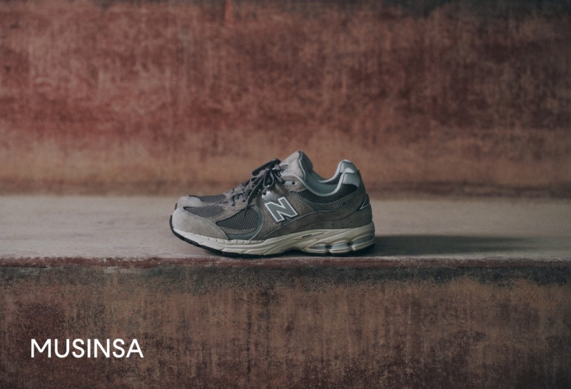 뉴발란스 메가 위크에 대한 자세한 내용은 무신사 앱에서 만나볼 수 있다. (무신사 제공)