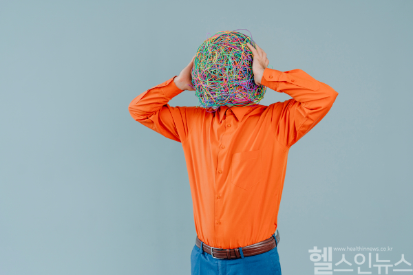 일교차가 큰 계절에 뇌경색 위험이 증가한다. 의심 증상 발생 시 골든타임 내 신속한 병원 방문과 예방 관리가 중요하다. (클립아트코리아)