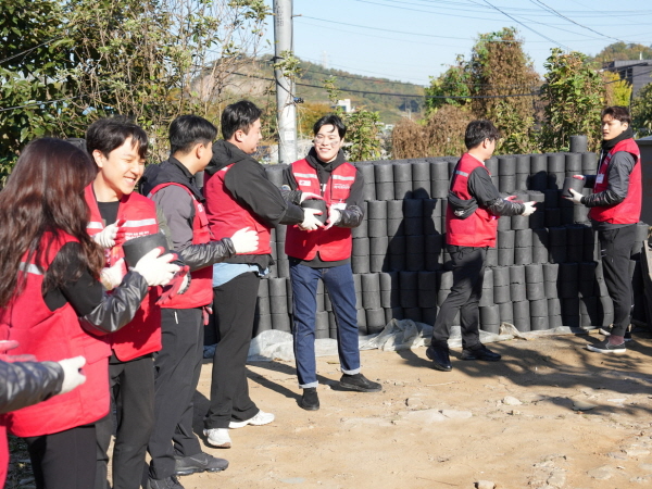 LG전자 베스트샵, 지역사회 위한 ‘사랑의 연탄 나눔’으로 따뜻한 온기 전해