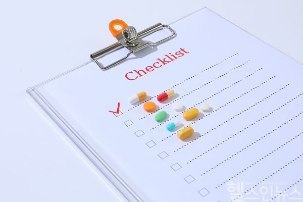 수면 영양제는 성분에 따라 효능·효과가 다르고 복용 시간에 따라 상이한 결과가 초래될 수 있으므로 사전에 올바른 복용법을 숙지하는 것이 좋다. (클립아트코리아)