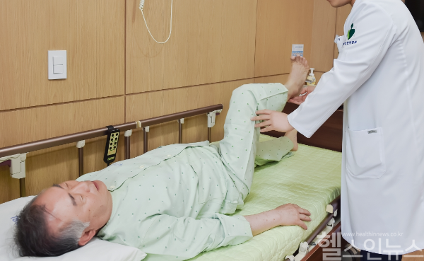 모커리한방병원에서 환자가 진료를 받고 있다. (모커리한방병원 제공)
