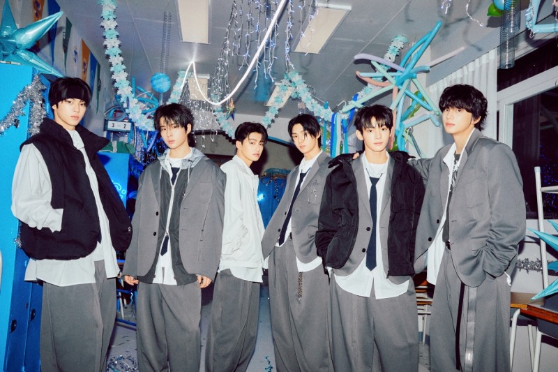 TWS, 신보 ‘Last Bell’ 첫 오피셜 포토 공개…‘냉미남’ 정석 비주얼