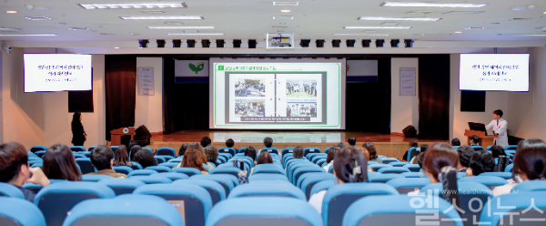 권용재 아동보호위원장이 강원 광역 새싹지킴이 병원 성과 사례를 발표하고 있다. (강릉아산병원 제공)