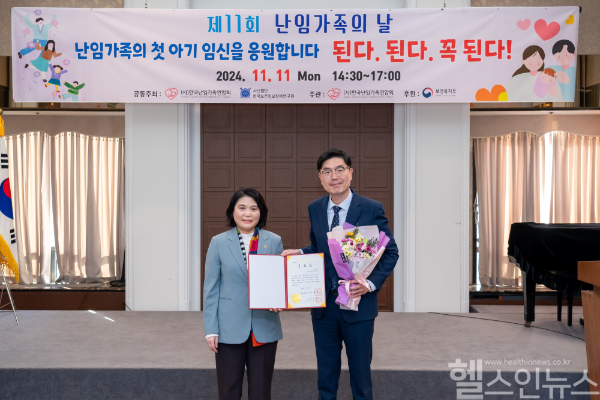 (오른쪽)서울시의회 박춘선 의원, (왼쪽)세화병원 임장면 행정부장 (세화병원 제공)