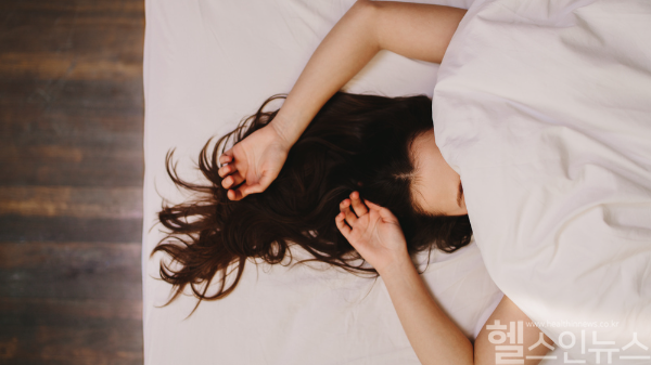 또 다른 숙면의 비결로 알려진 알몸 수면. 하지만 개인별 건강 상태에 따라 알몸 수면이 오히려 독(毒)이 될 수 있어 각별한 주의가 요구된다. (클립아트코리아)