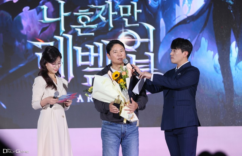 넷마블 권영식 전 대표(가운데).